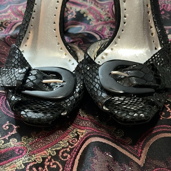 BCBG Peep Toe Pumps. Size 8.5! Color black. Leather upper! 4 inch heel! - Picture 7 of 11